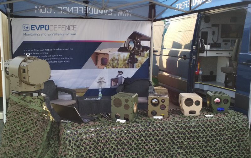 Gunner and commander sight cranes